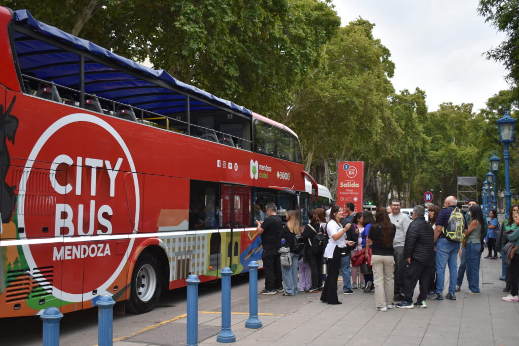 El City Bus de Mendoza es una fgran oportunidad para conocer la ciudad y hacer un City Tour con todo incluido: lugares espectaculares y una buena experiencia