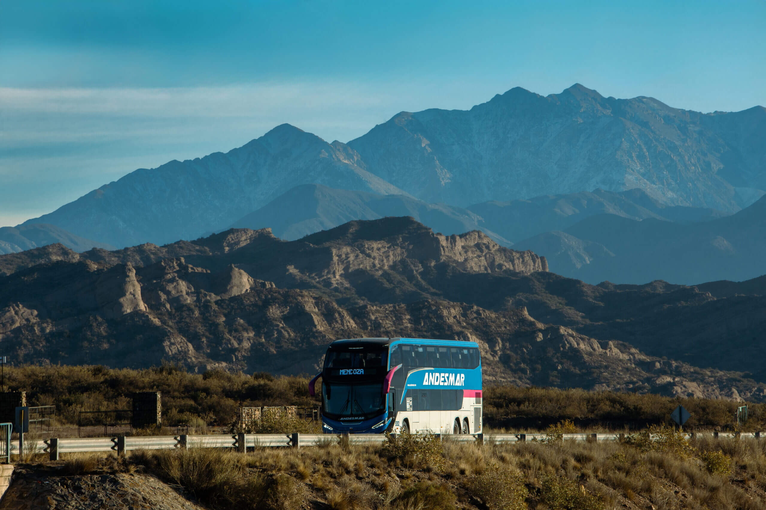 Andesmar Empresa de transporte Bus en la montaña
